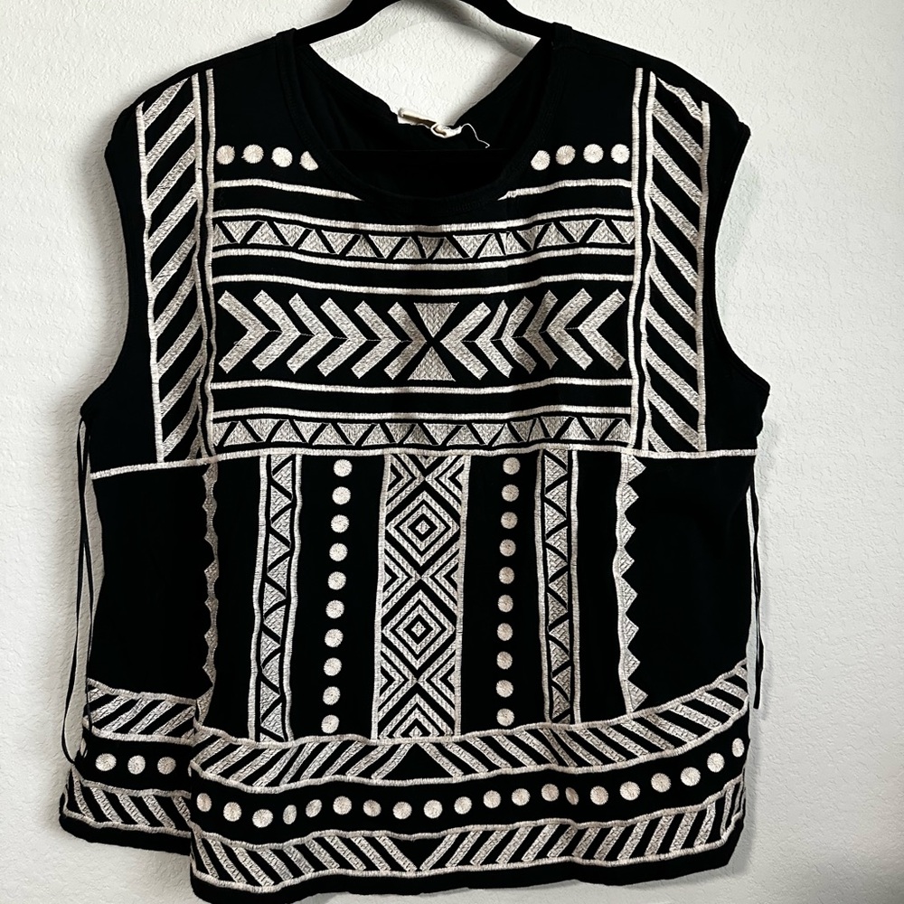 Black and White Geometric Patterned Women's Top